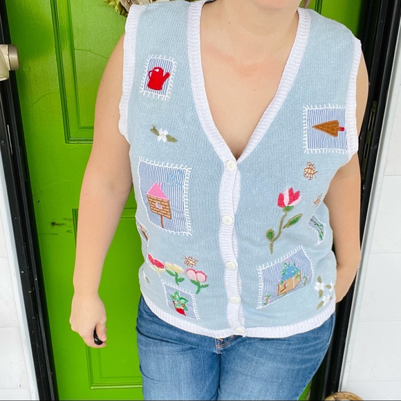 Vintage knit grandma core vest buttons down front garden theme large flowers - Picture 5 of 6